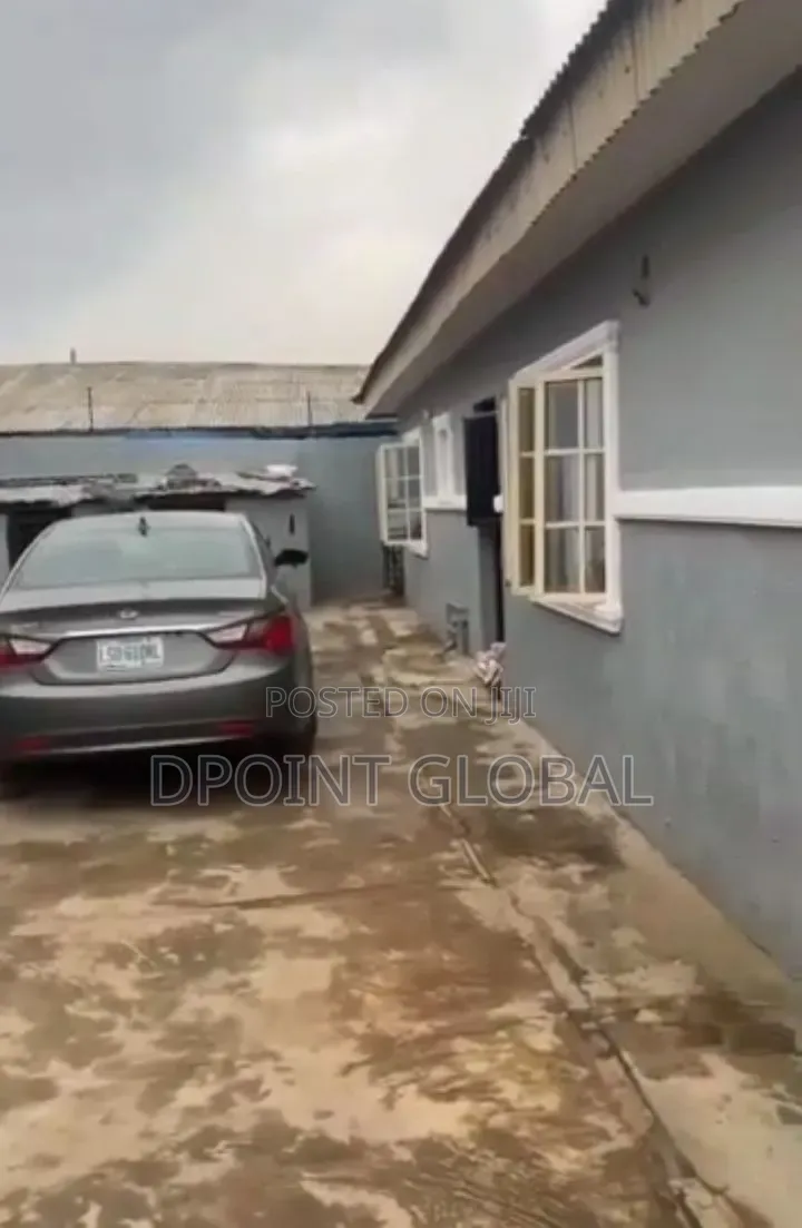 4bdrm Bungalow in Not Estate, Ipaja / Ipaja for sale