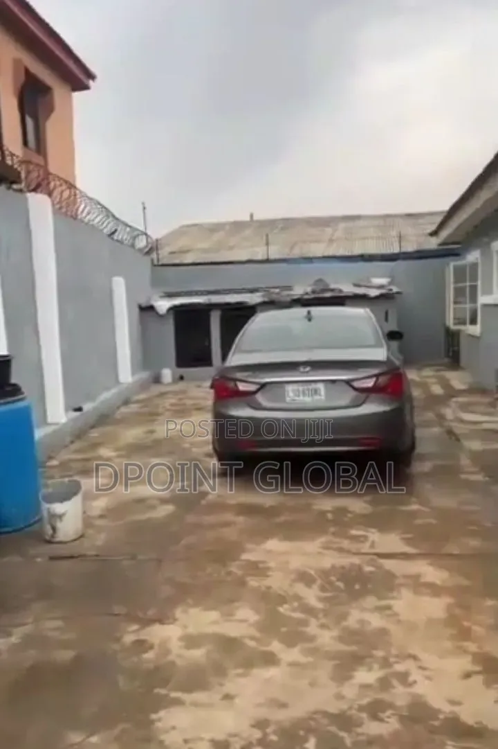 4bdrm Bungalow in Not Estate, Ipaja / Ipaja for sale