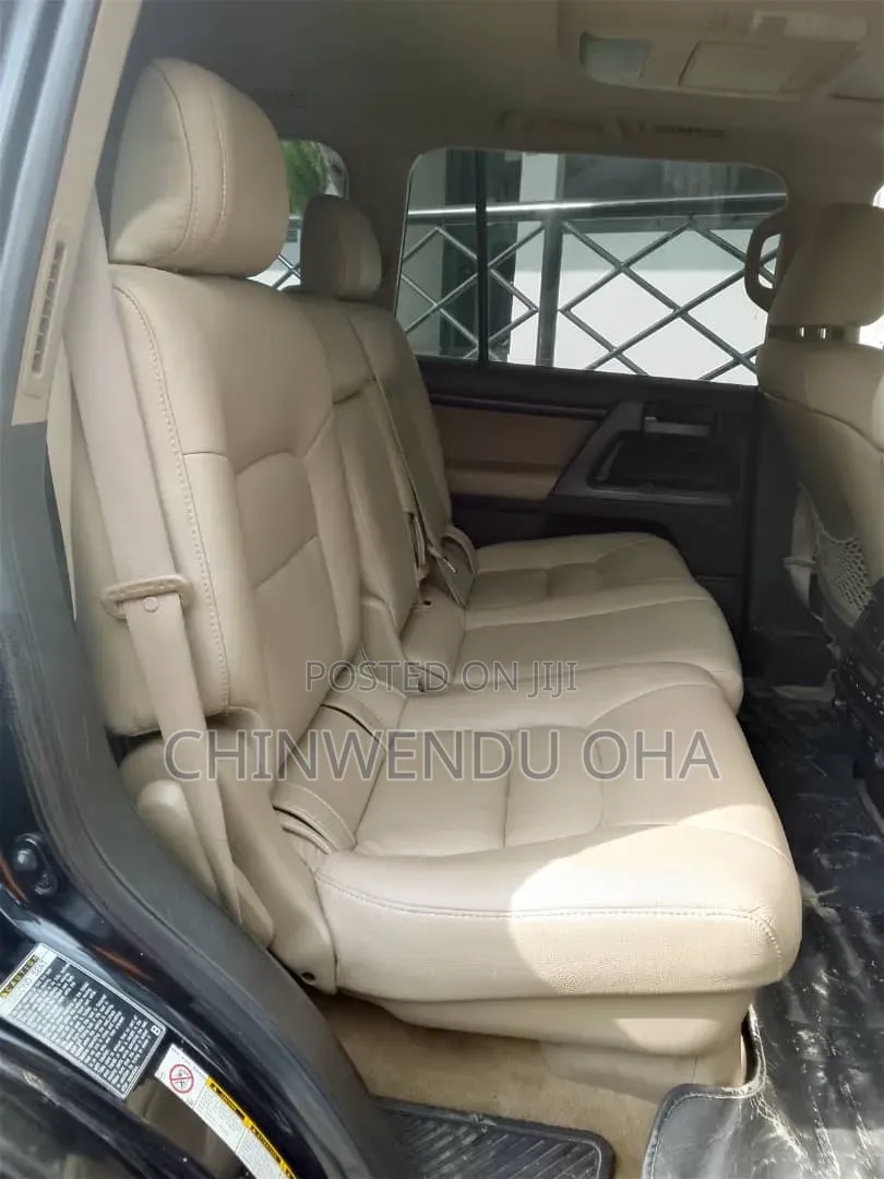 Toyota Land Cruiser 2010 Black