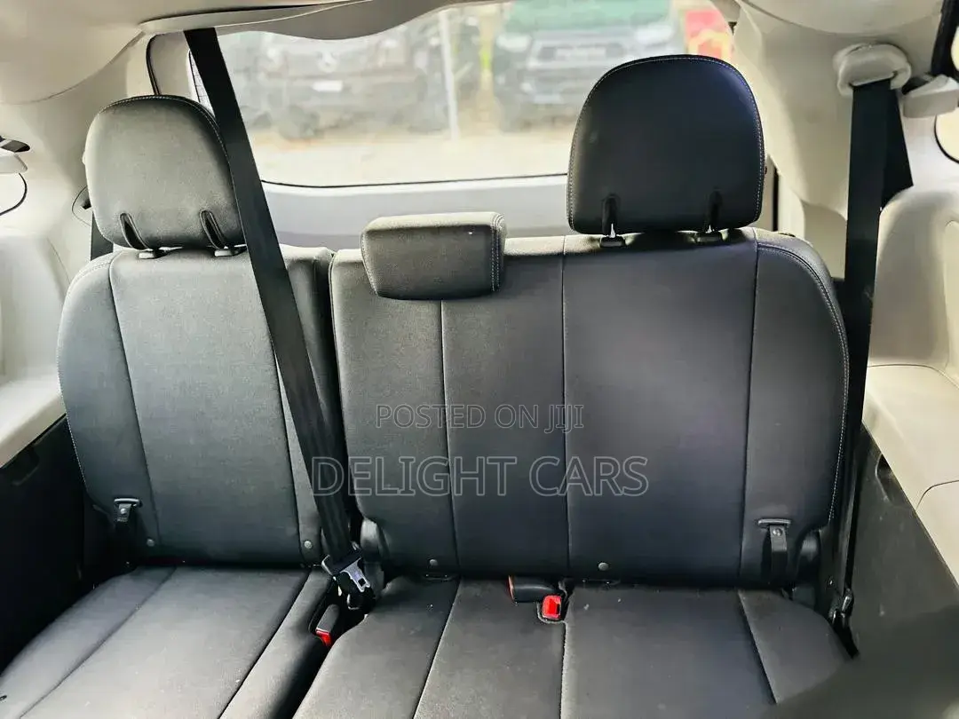 Toyota Sienna SE Premium 8 Passenger (3.5L 6cyl 8A) 2017 Red