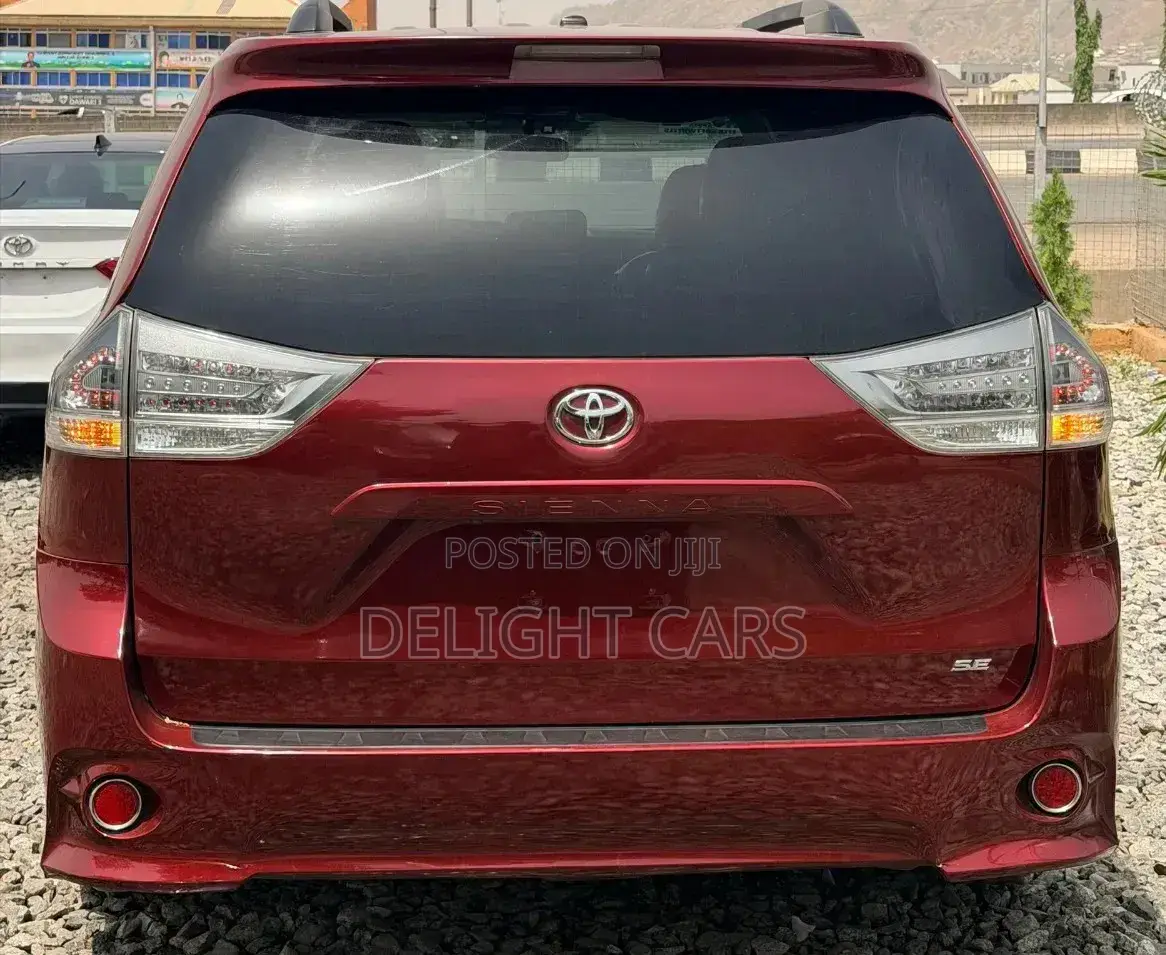 Toyota Sienna SE Premium 8 Passenger (3.5L 6cyl 8A) 2017 Red