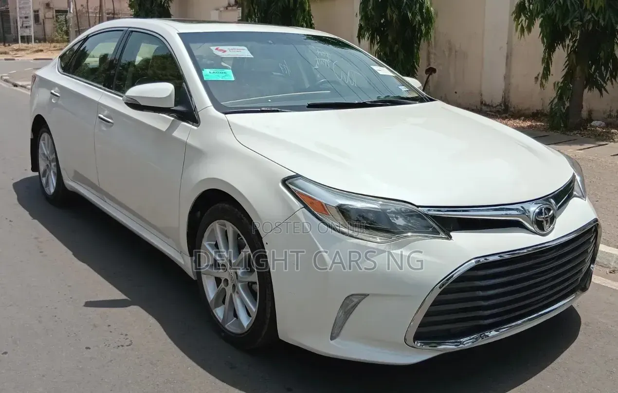 Toyota Avalon Limited 4dr Sedan (3.5L 6cyl 6A) 2015 White