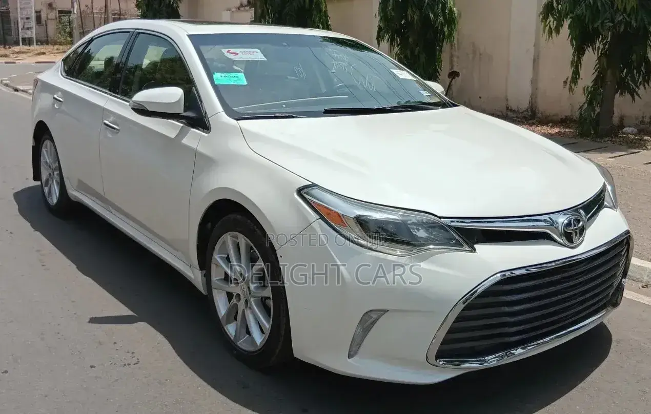 Toyota Avalon Limited 4dr Sedan (3.5L 6cyl 6A) 2015 White