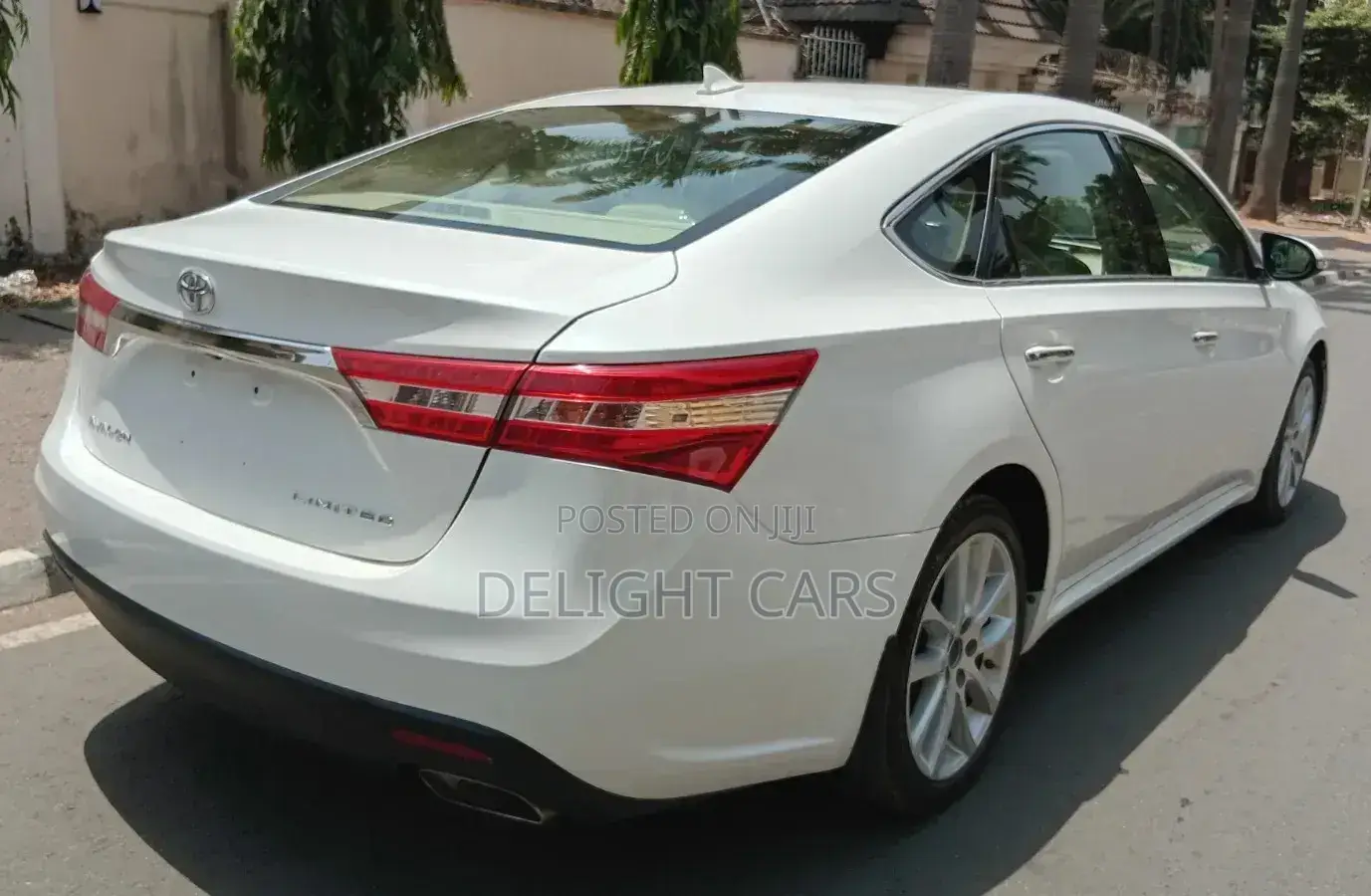 Toyota Avalon Limited 4dr Sedan (3.5L 6cyl 6A) 2015 White
