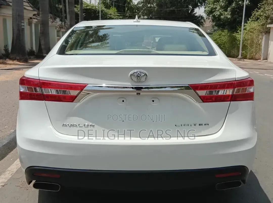 Toyota Avalon Limited 4dr Sedan (3.5L 6cyl 6A) 2015 White