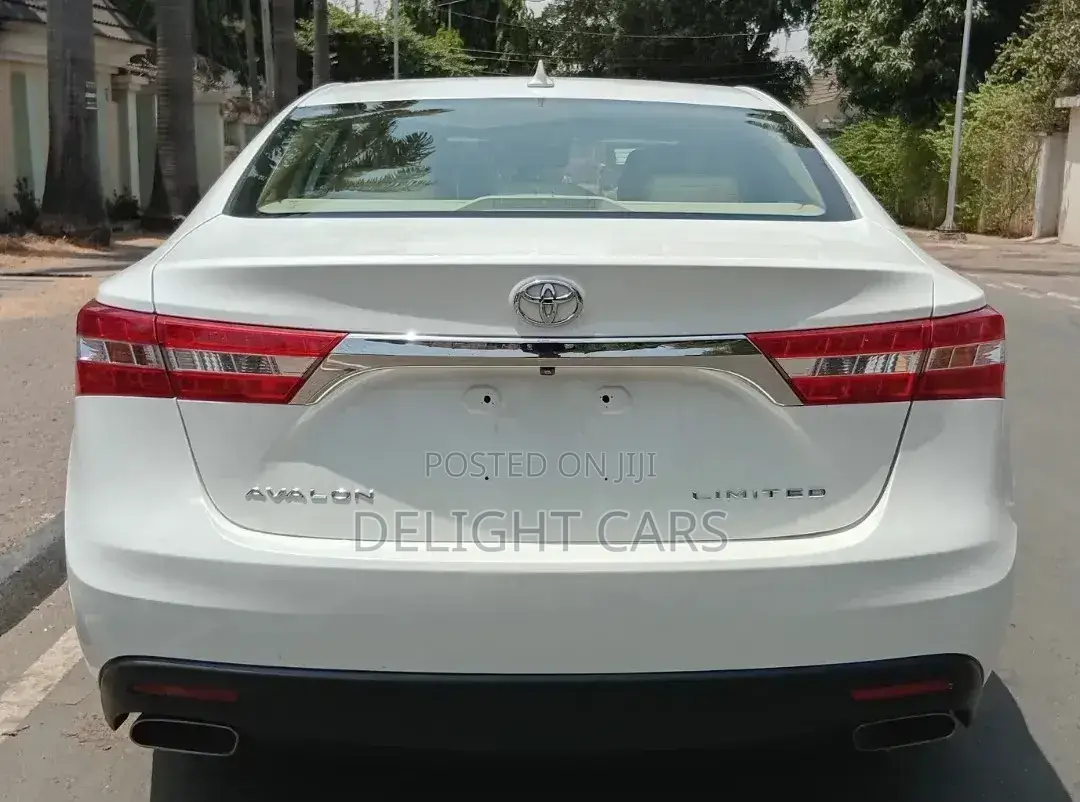 Toyota Avalon Limited 4dr Sedan (3.5L 6cyl 6A) 2015 White