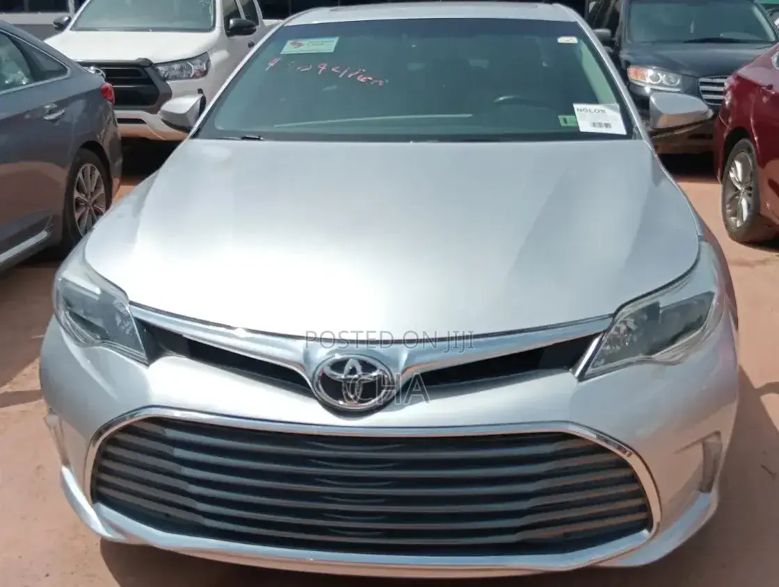 Toyota Avalon Limited 4dr Sedan (3.5L 6cyl 6A) 2015 Silver