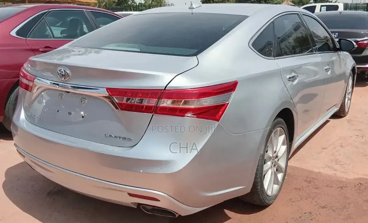 Toyota Avalon Limited 4dr Sedan (3.5L 6cyl 6A) 2015 Silver