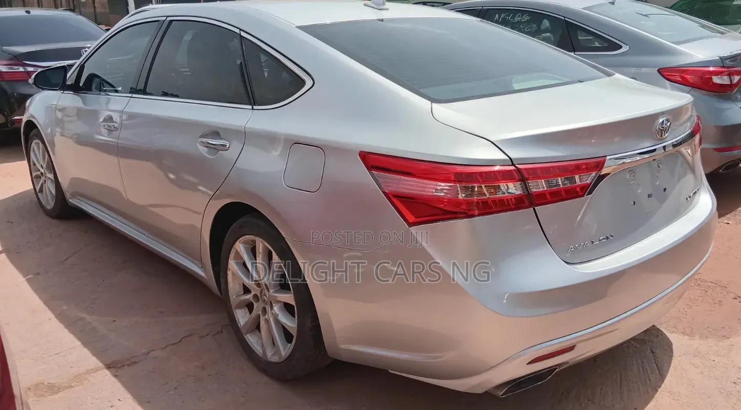 Toyota Avalon Limited 4dr Sedan (3.5L 6cyl 6A) 2015 Silver