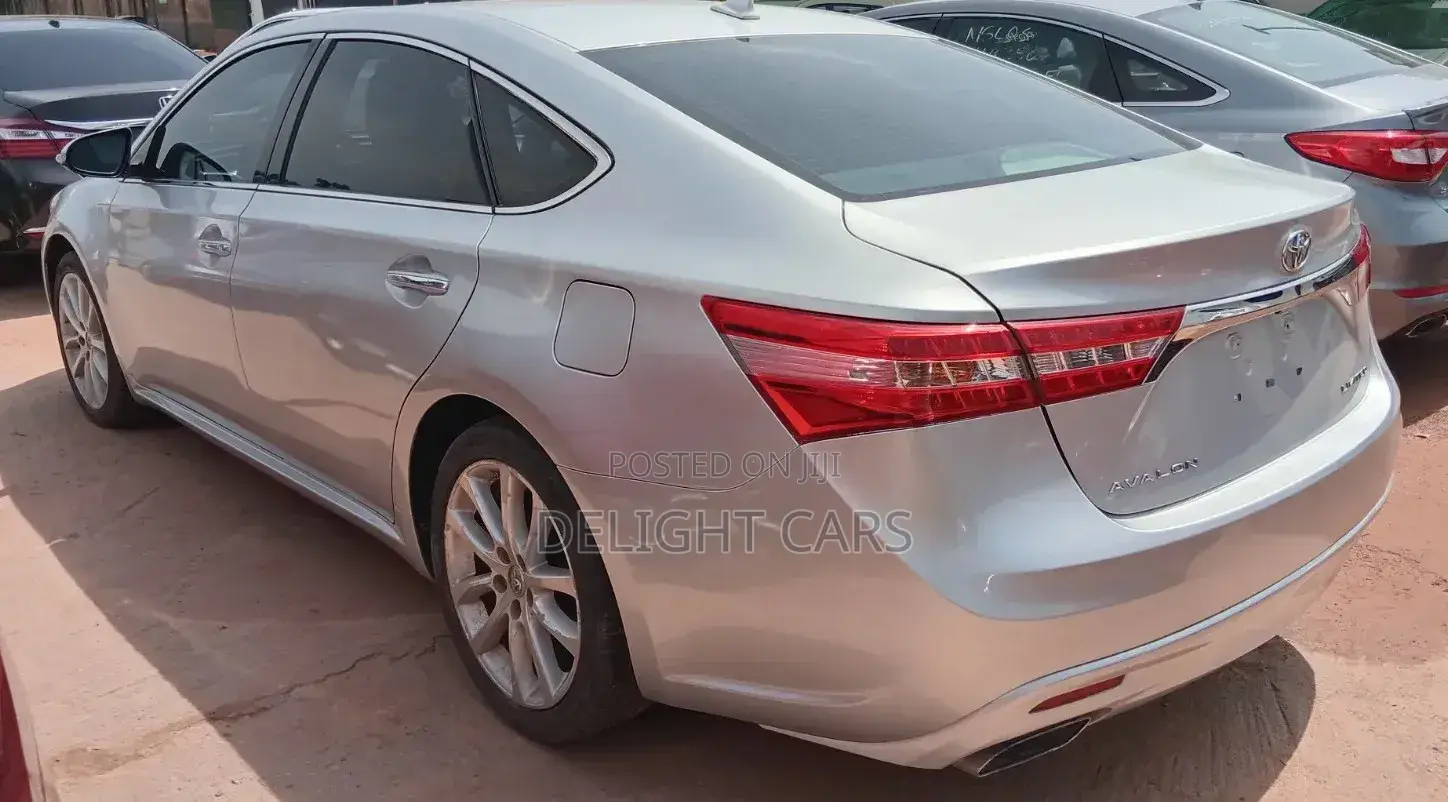 Toyota Avalon Limited 4dr Sedan (3.5L 6cyl 6A) 2015 Silver