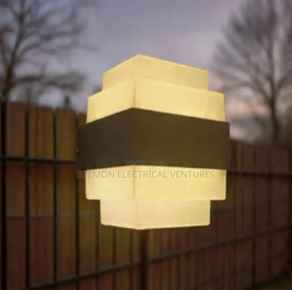 Waterproof Fence Light Available for Sale