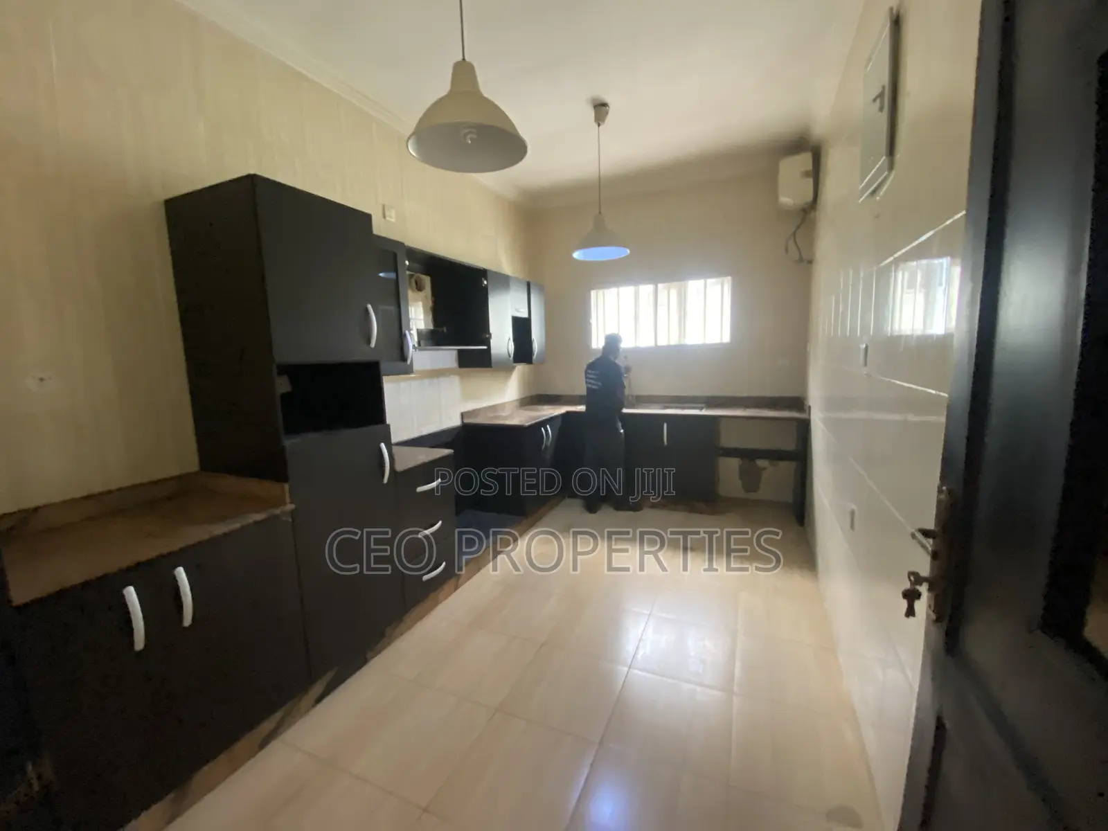 4bdrm Townhouse / Terrace in Jakande/Osapa for rent