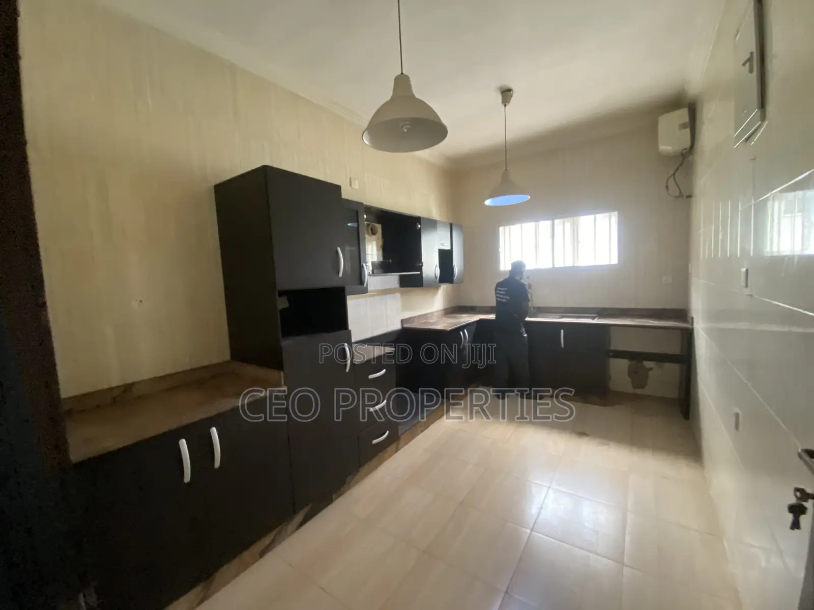 4bdrm Townhouse / Terrace in Jakande/Osapa for rent