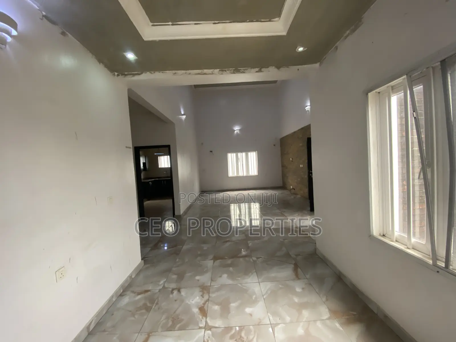 4bdrm Townhouse / Terrace in Jakande/Osapa for rent