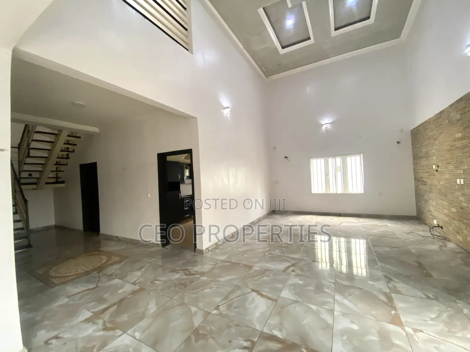 4bdrm Townhouse / Terrace in Jakande/Osapa for rent