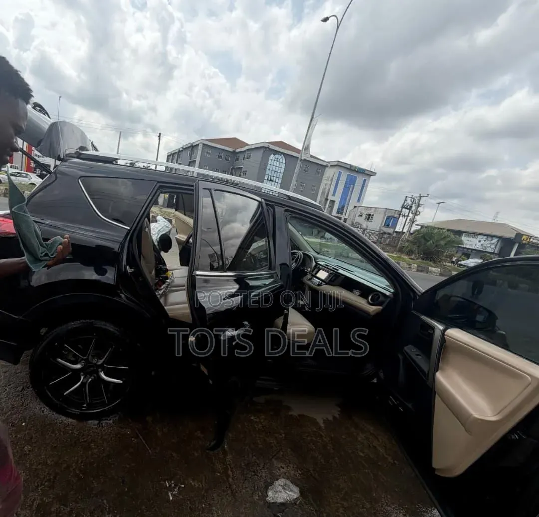 Toyota RAV4 Limited FWD (2.5L 4cyl 6A) 2016 Black