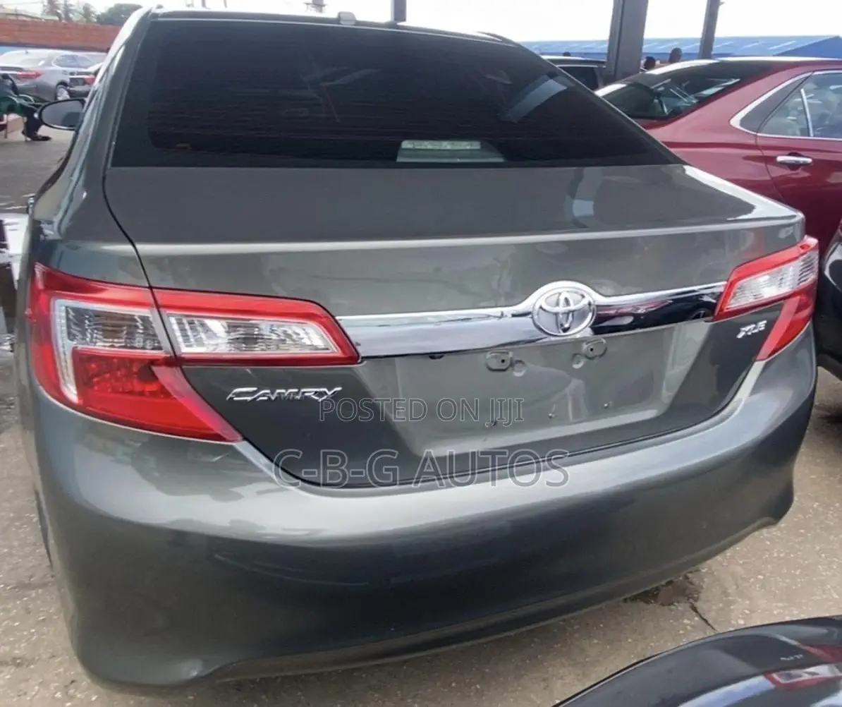 Toyota Camry XLE 4dr Sedan (3.5L 6cyl 6A) 2014 Blue