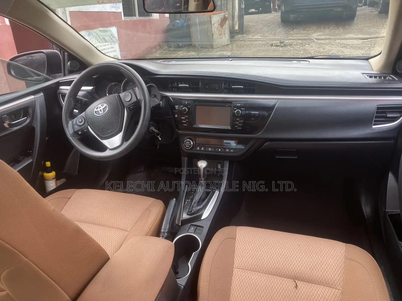 Toyota Corolla LE Eco 4dr Sedan (1.8L 4cyl CVT) 2015 Gold