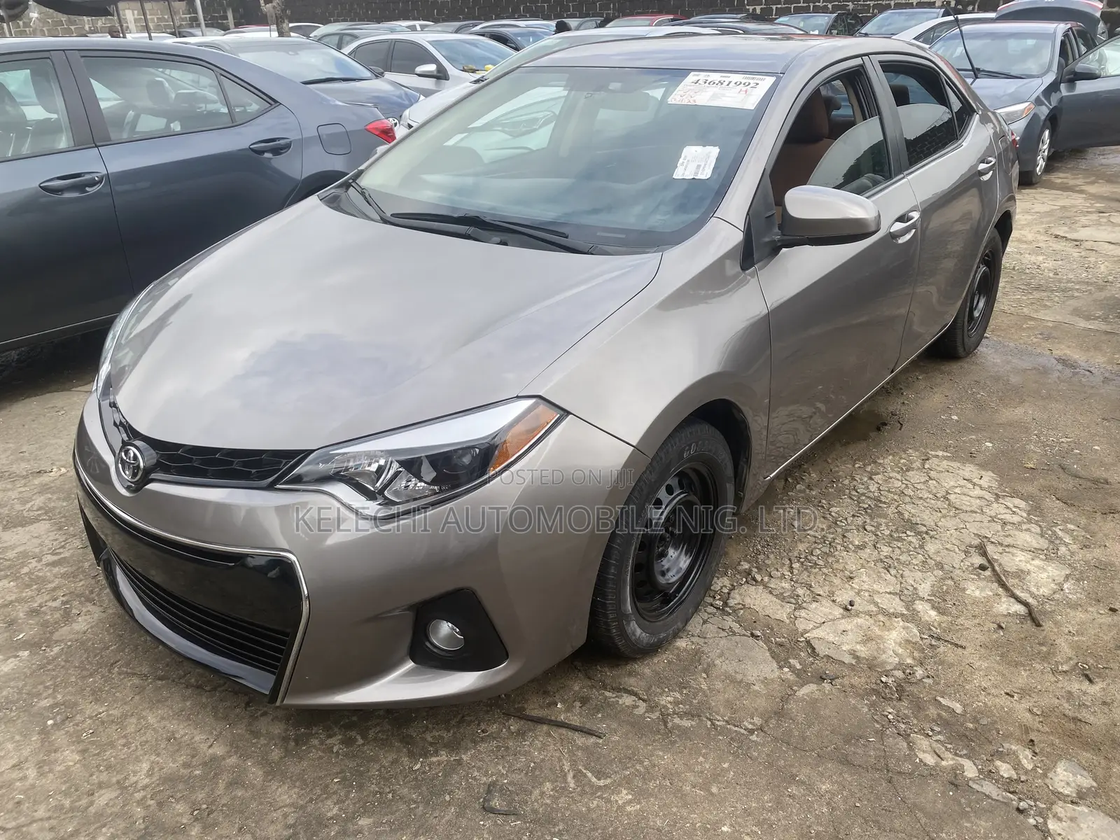 Toyota Corolla LE Eco 4dr Sedan (1.8L 4cyl CVT) 2015 Gold