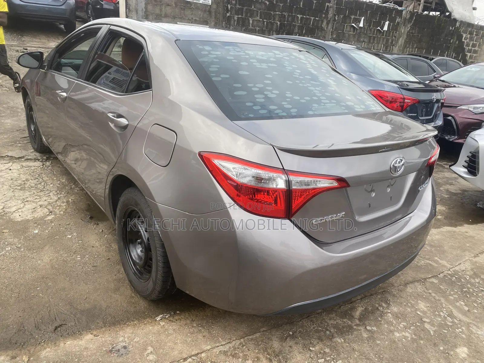 Toyota Corolla LE Eco 4dr Sedan (1.8L 4cyl CVT) 2015 Gold