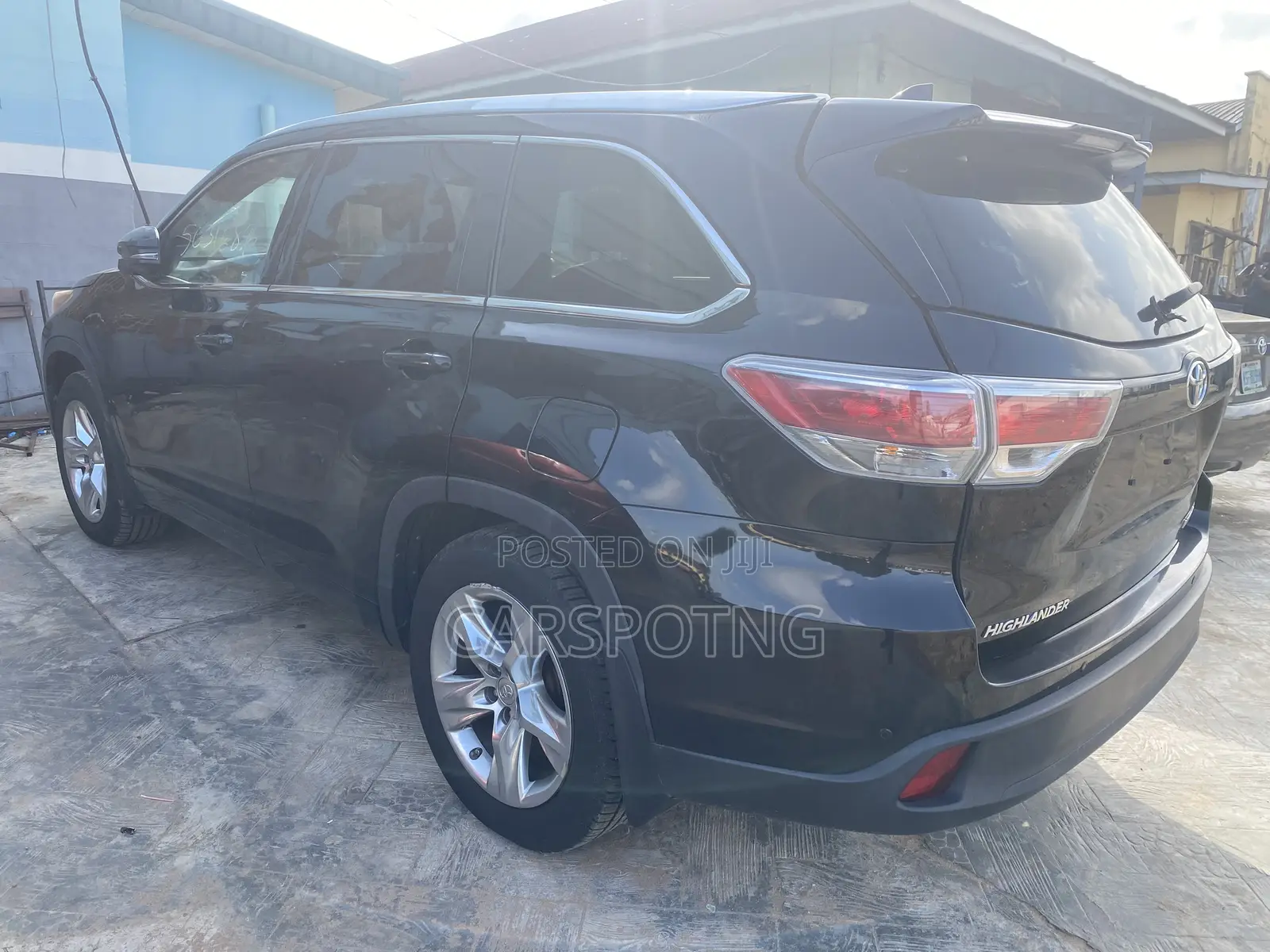 Toyota Highlander Limited Platinum 4dr SUV AWD (3.5L 6cyl 6A) 2015