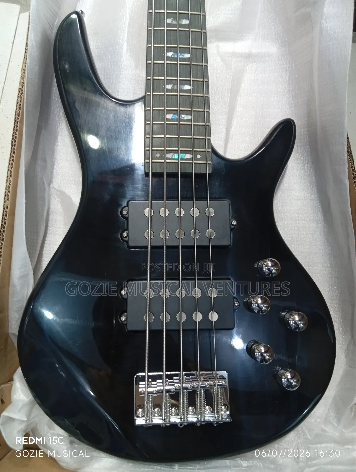 24frets Yamaha Ative 5-Strings Bass Guitar It Comes With Bag Cable STR