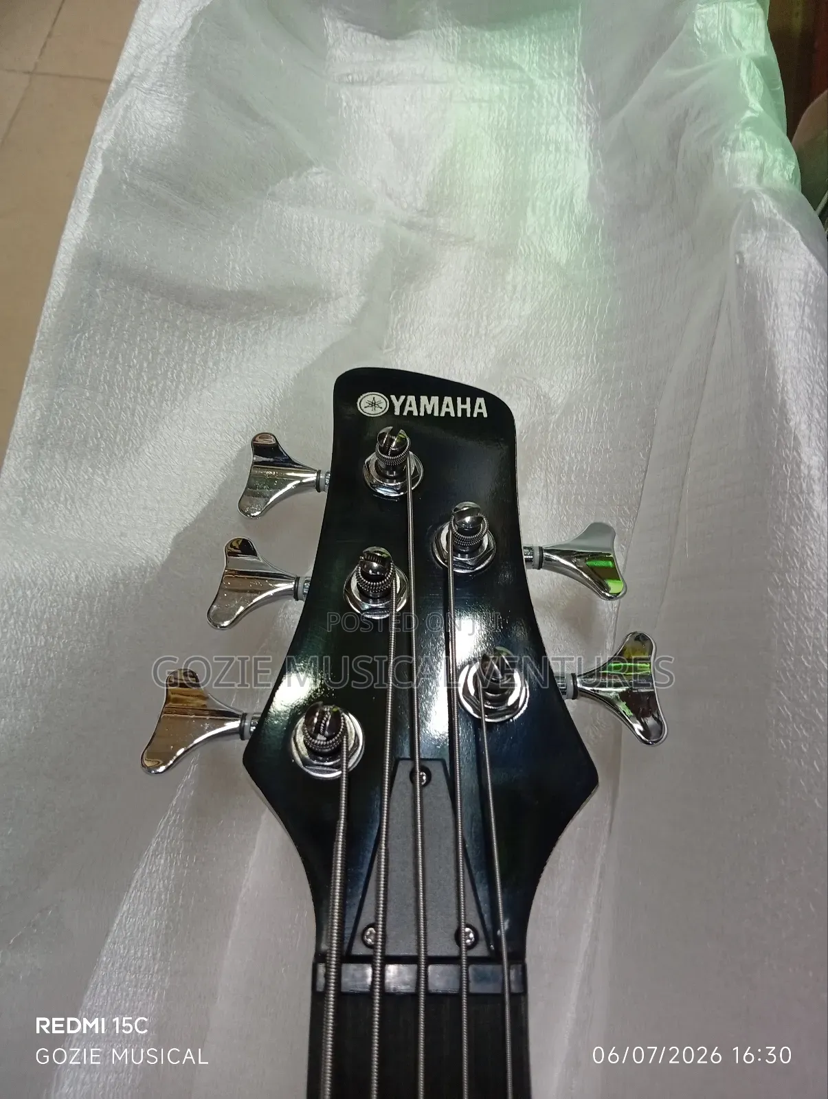 24frets Yamaha Ative 5-Strings Bass Guitar It Comes With Bag Cable STR
