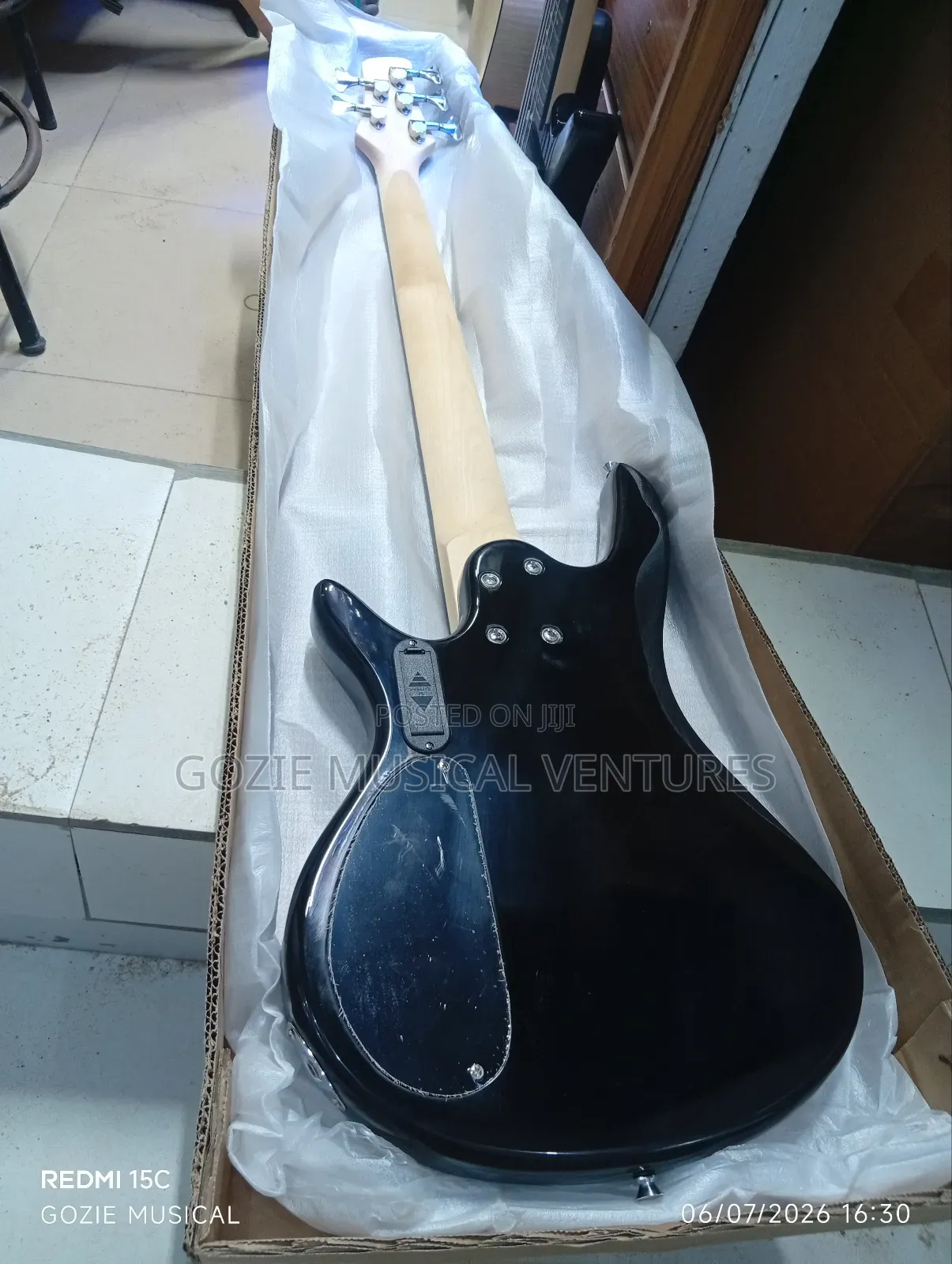 24frets Yamaha Ative 5-Strings Bass Guitar It Comes With Bag Cable STR