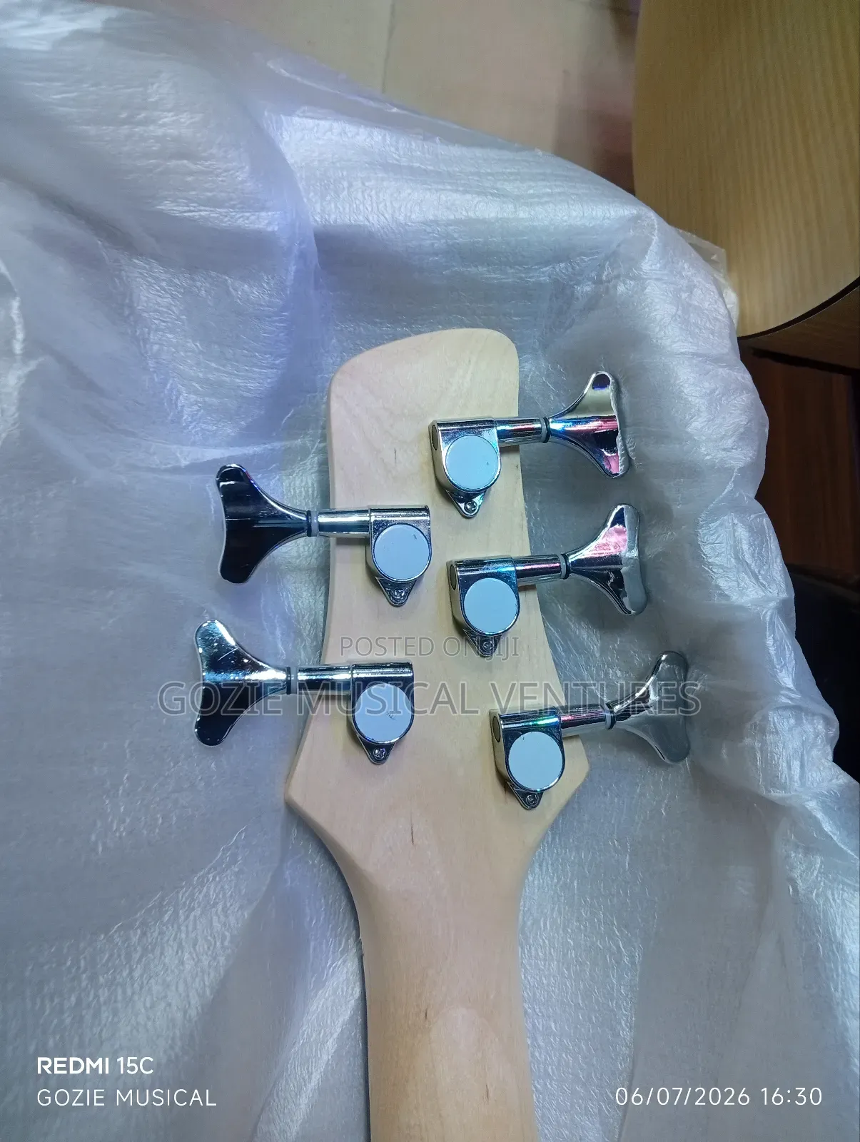 24frets Yamaha Ative 5-Strings Bass Guitar It Comes With Bag Cable STR