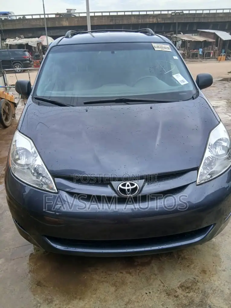 Toyota Sienna LE 2008 Gray