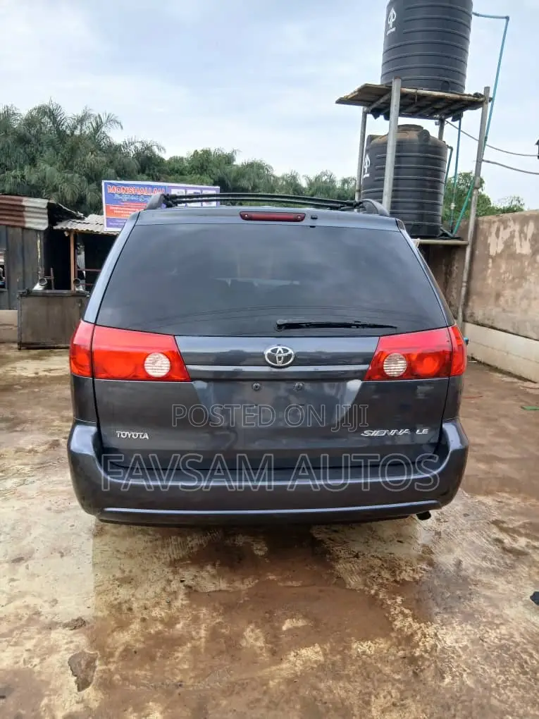 Toyota Sienna LE 2008 Gray