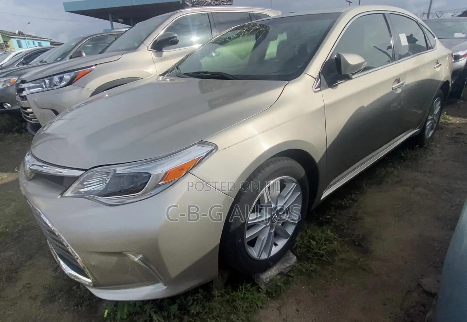 Toyota Avalon XLE 4dr Sedan (3.5L 6cyl 6A) 2015 Gold