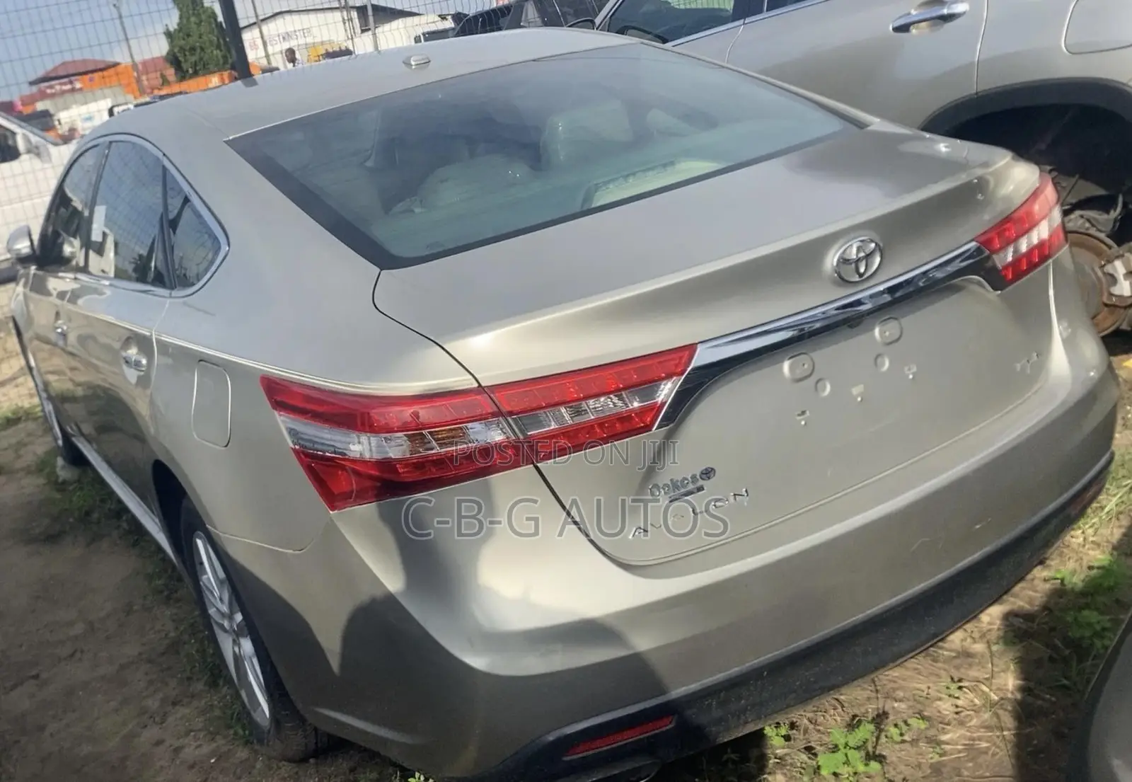Toyota Avalon XLE 4dr Sedan (3.5L 6cyl 6A) 2015 Gold