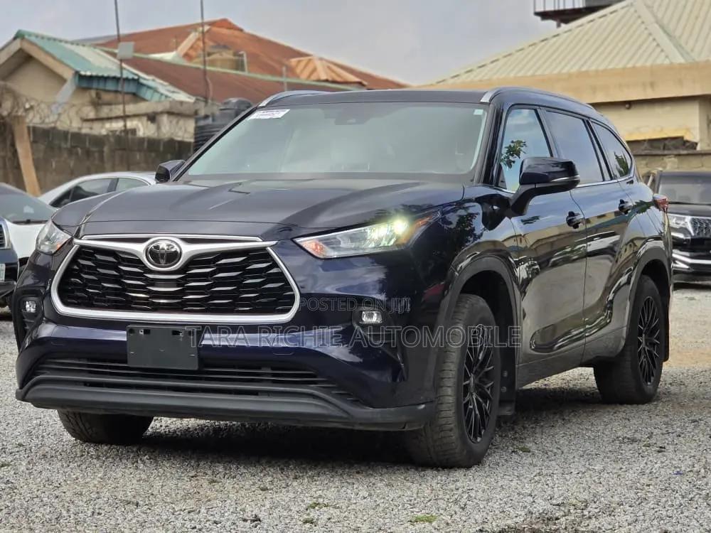 Toyota Highlander XLE 2021 Blue