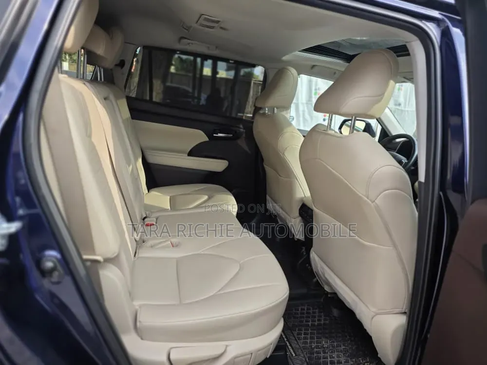 Toyota Highlander XLE 2021 Blue