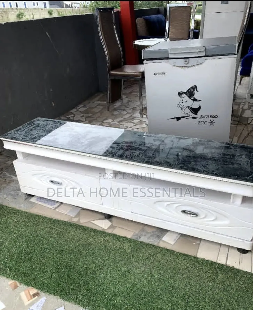 Modern White Wooden Tv Stand With Glass Top Drawer