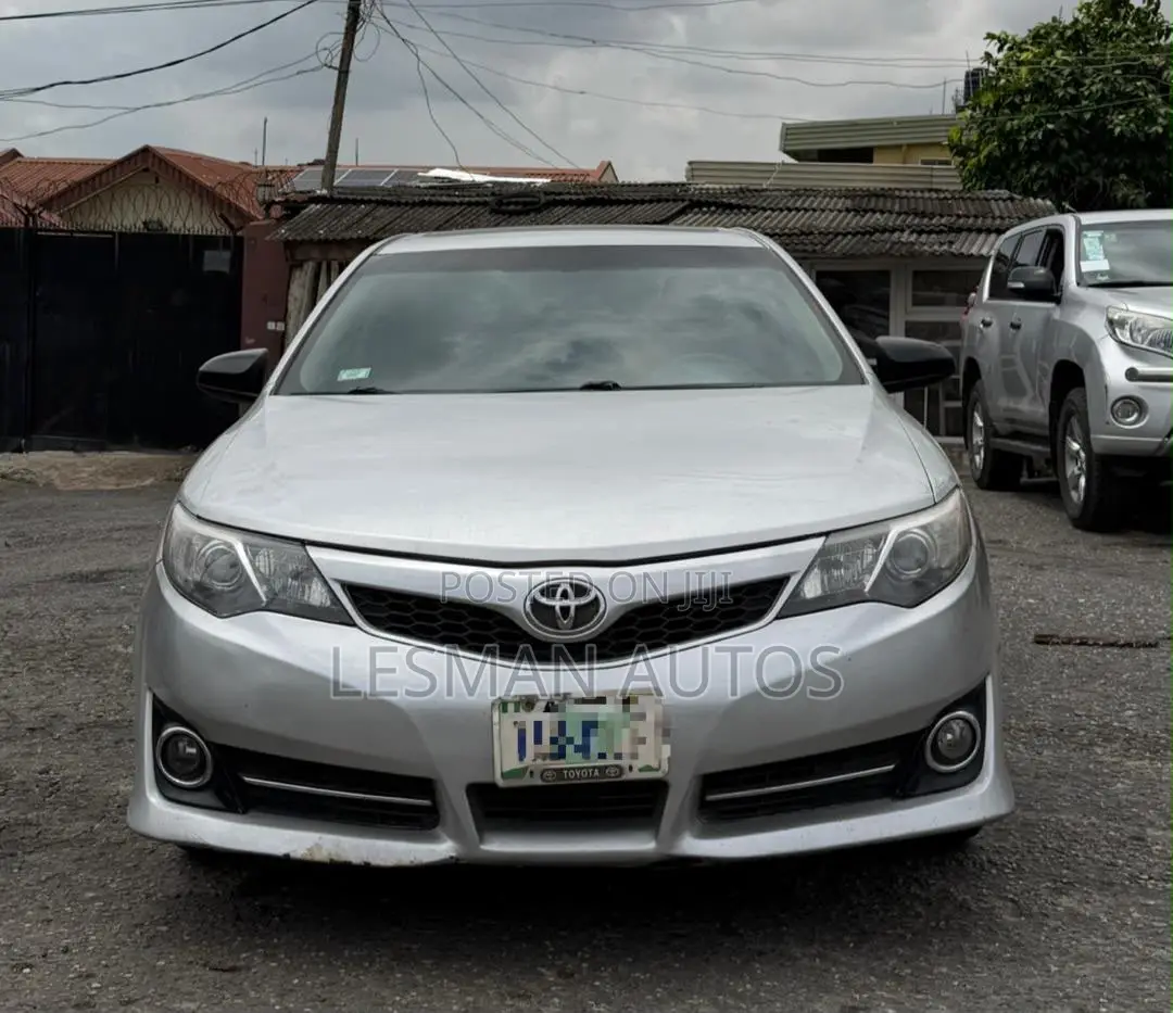 Toyota Camry SE 4dr Sedan (3.5L 6cyl 6A) 2014