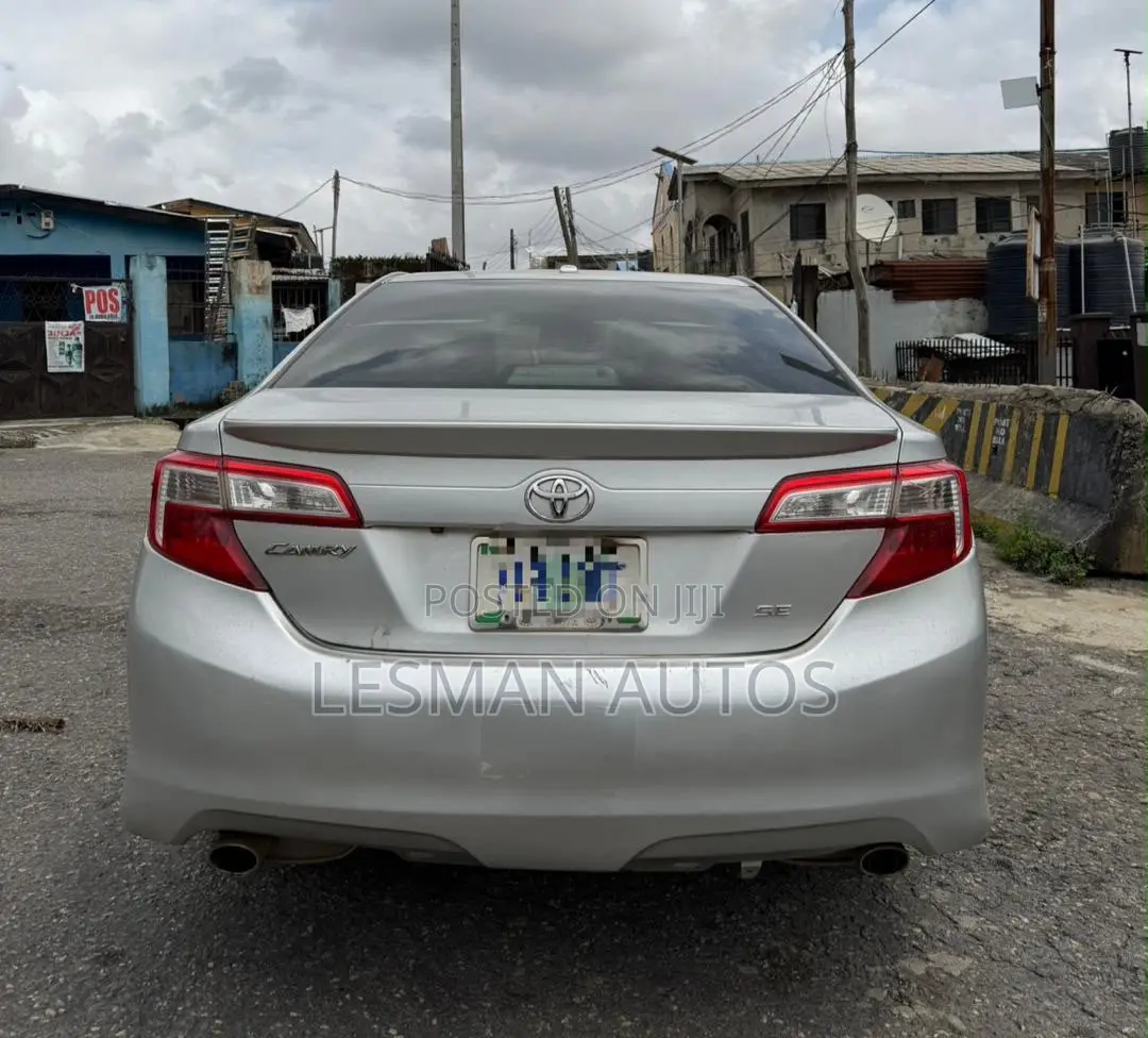 Toyota Camry SE 4dr Sedan (3.5L 6cyl 6A) 2014