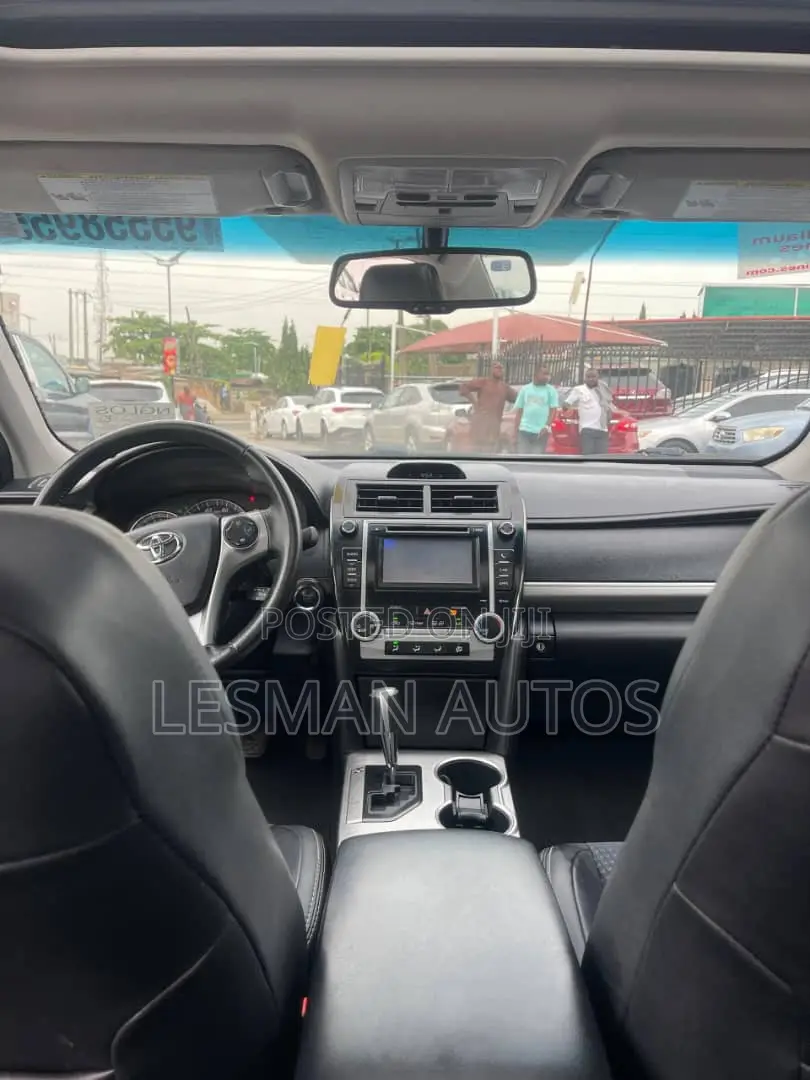 Toyota Camry SE 4dr Sedan (3.5L 6cyl 6A) 2014