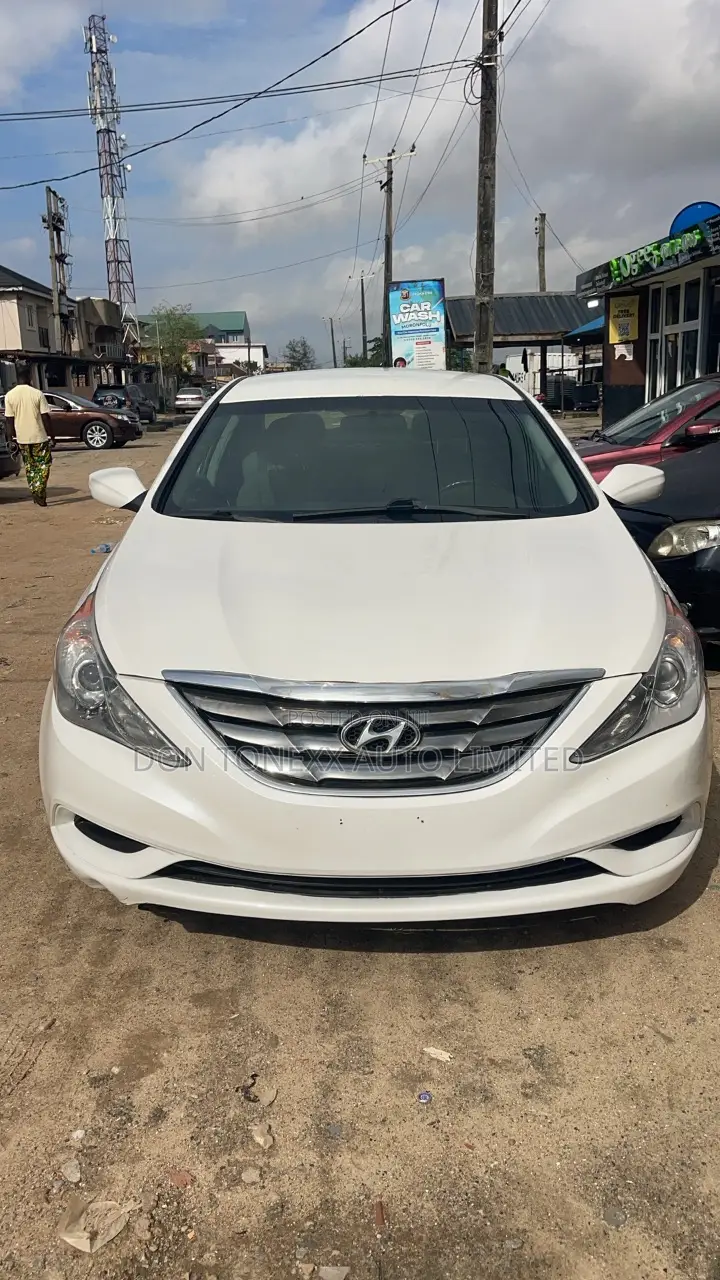 Hyundai Sonata SE 2.0T Sedan FWD (2.0L 4cyl 6A) 2012 White