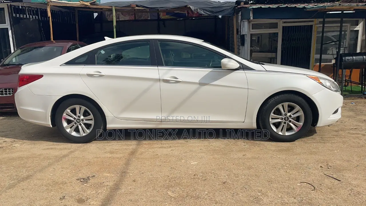 Hyundai Sonata SE 2.0T Sedan FWD (2.0L 4cyl 6A) 2012 White