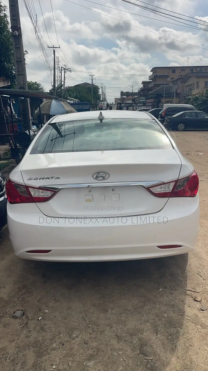Hyundai Sonata SE 2.0T Sedan FWD (2.0L 4cyl 6A) 2012 White