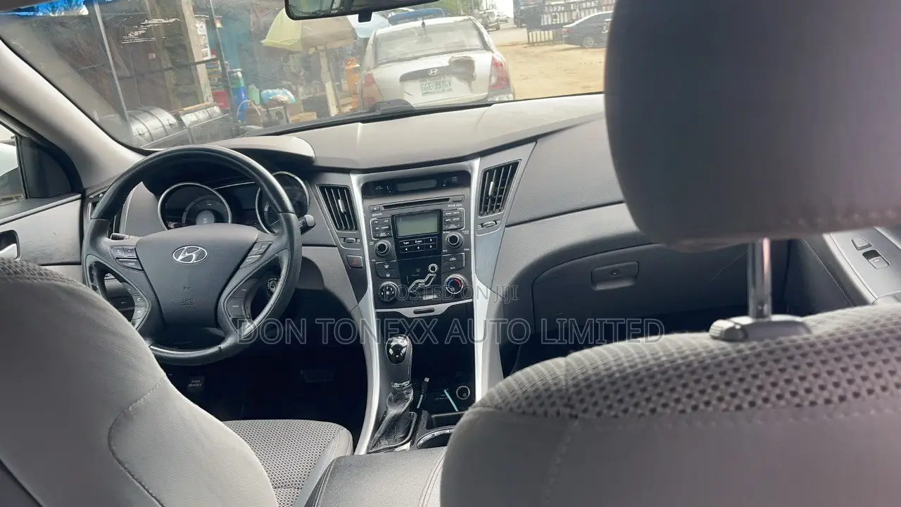 Hyundai Sonata SE 2.0T Sedan FWD (2.0L 4cyl 6A) 2012 White