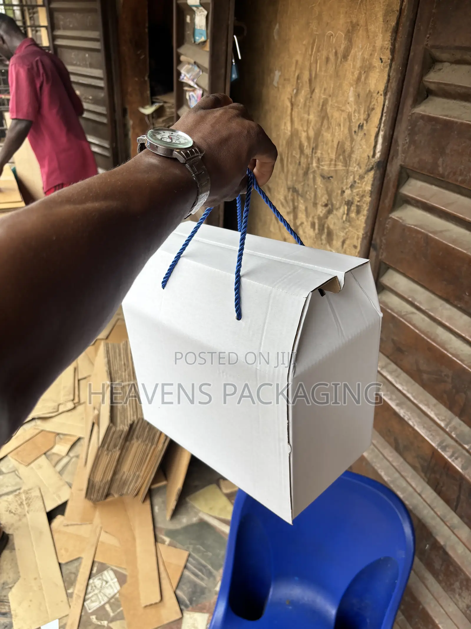 Very Neat White Corrugated Gift Box