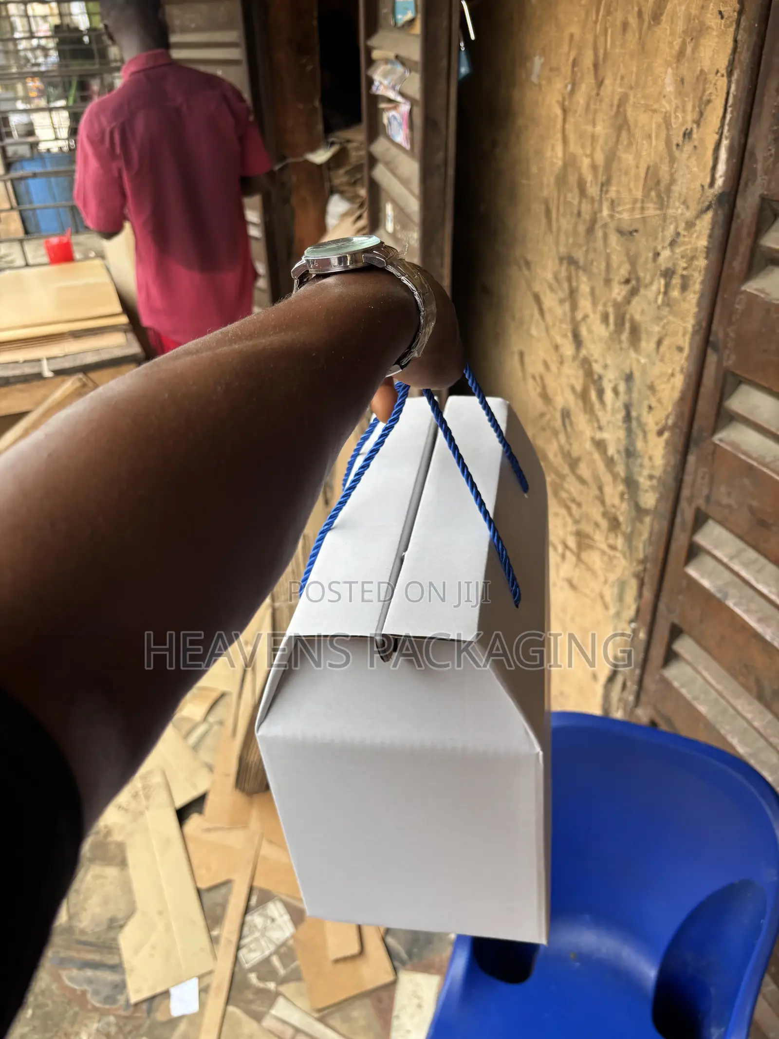 Very Neat White Corrugated Gift Box