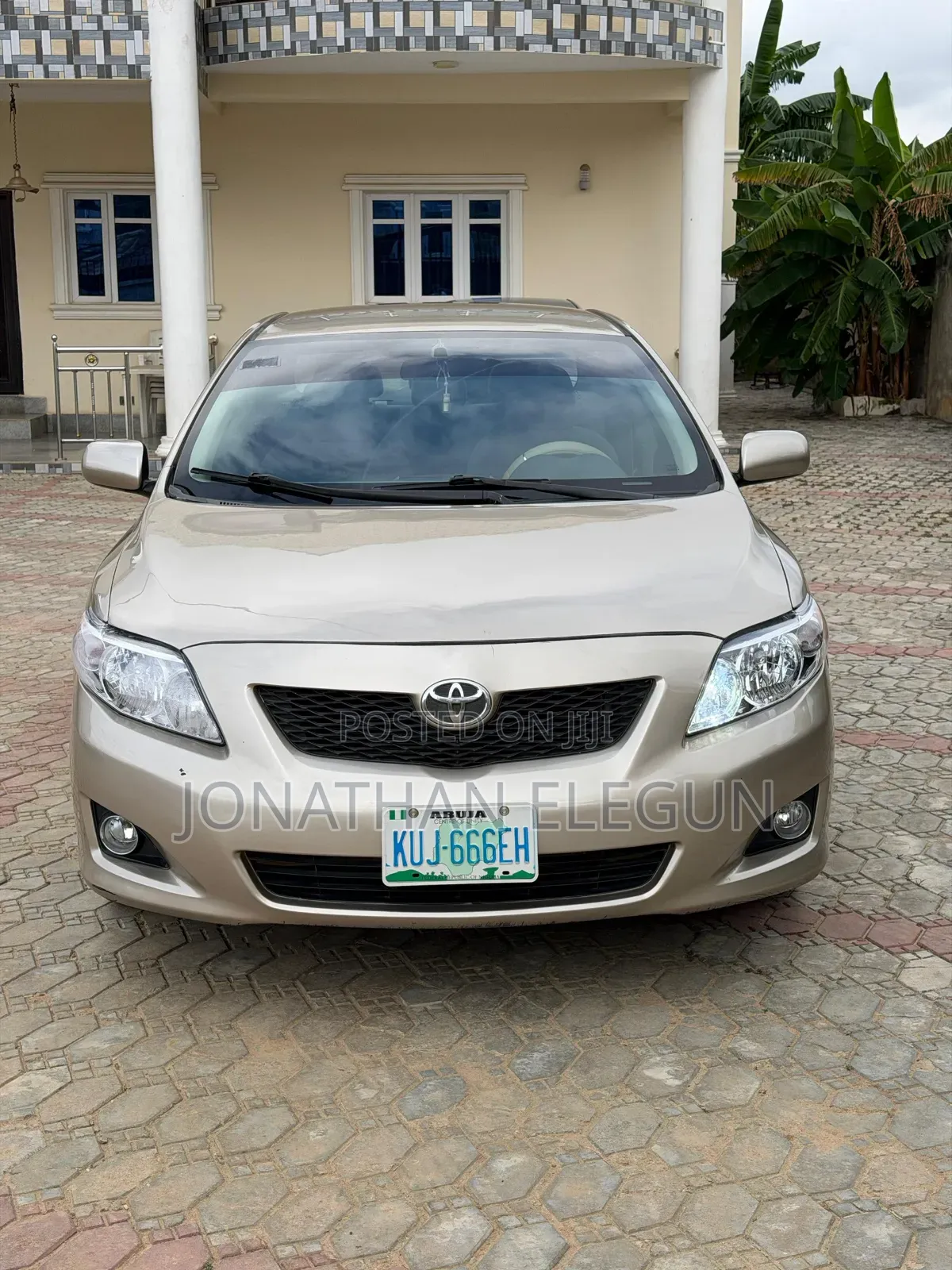 Toyota Corolla LE 4dr Sedan (1.8L 4cyl 4A) 2010 Gold