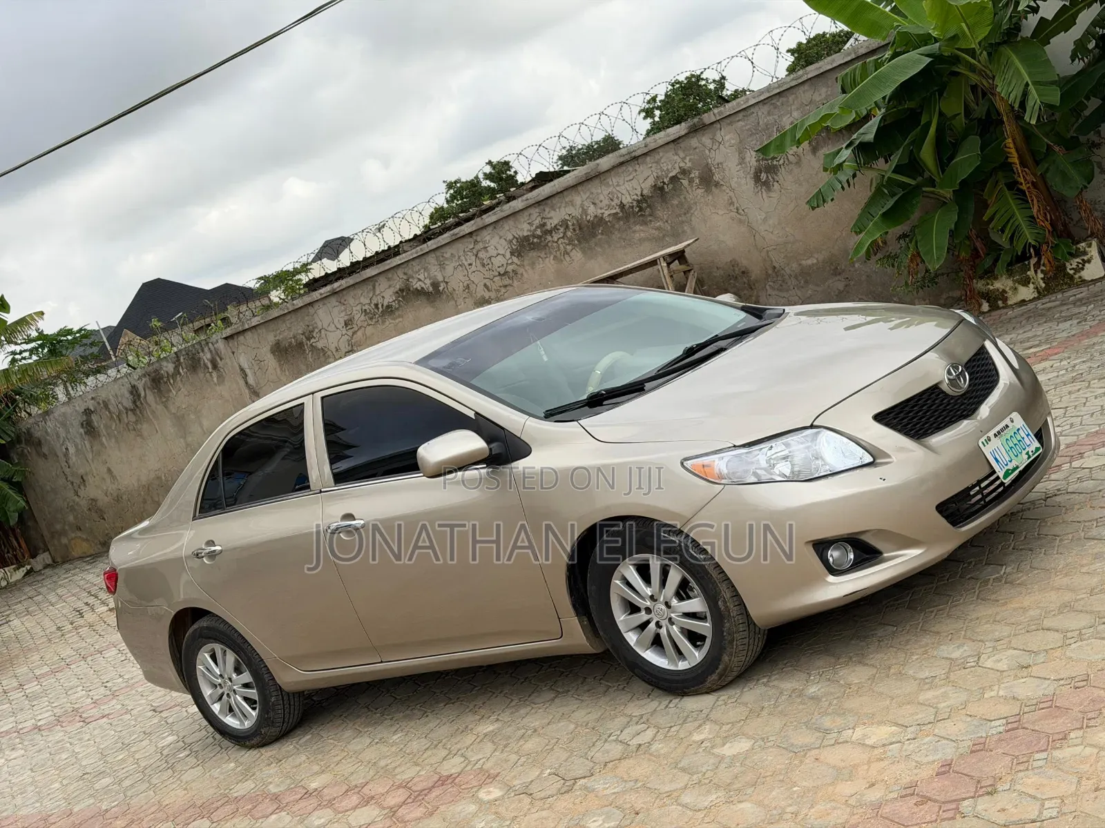 Toyota Corolla LE 4dr Sedan (1.8L 4cyl 4A) 2010 Gold