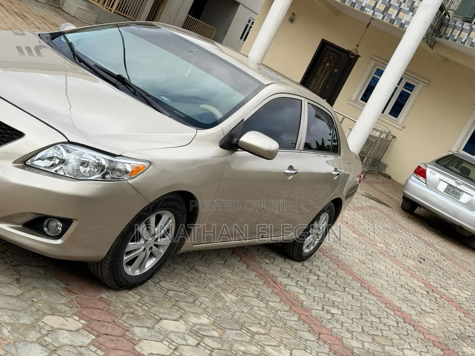 Toyota Corolla LE 4dr Sedan (1.8L 4cyl 4A) 2010 Gold
