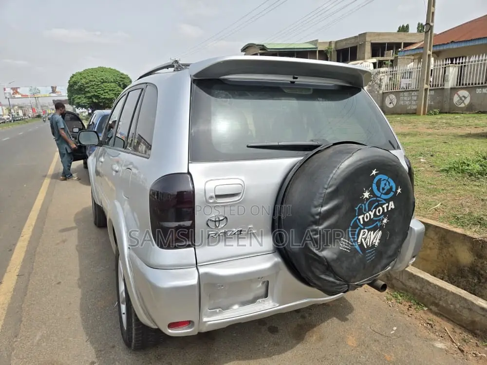 Toyota RAV4 2002 Silver
