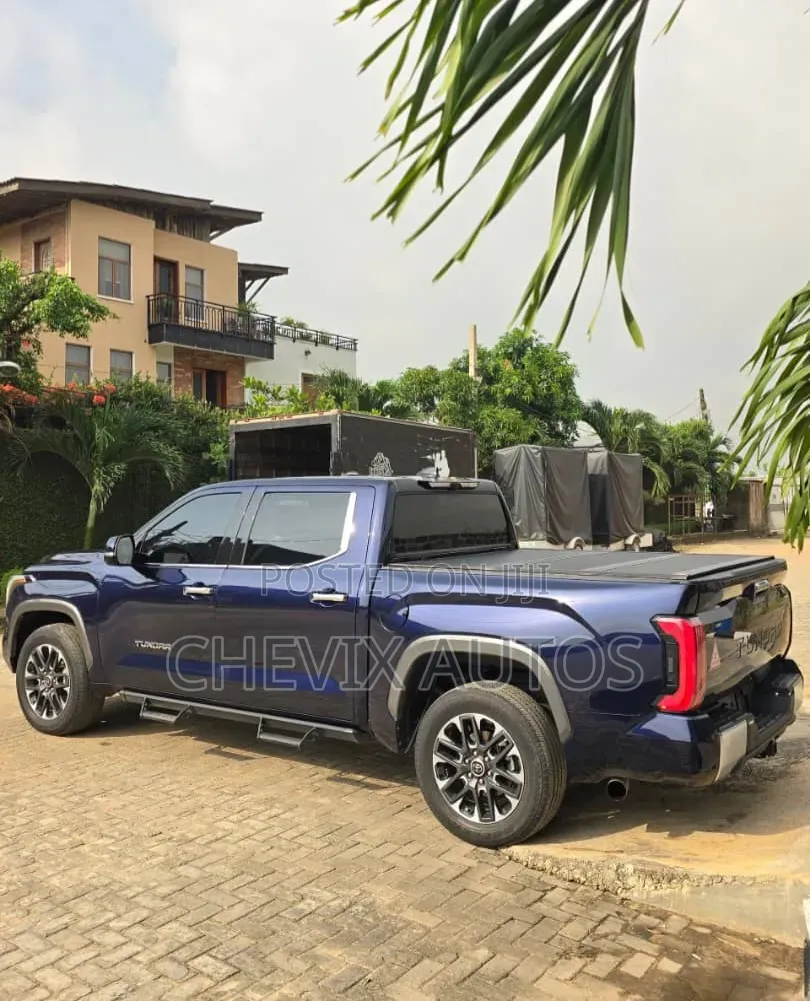 Toyota Tundra 2022 Blue